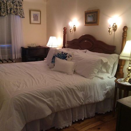 The Red Hook Country Inn, An "Old Rhinebeck" Bed & Breakfast Eksteriør bilde