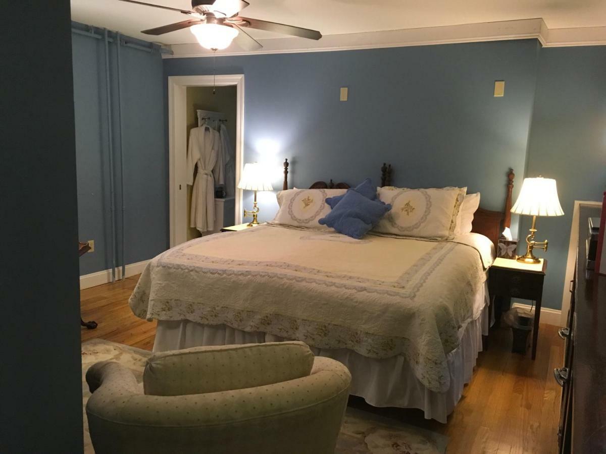 The Red Hook Country Inn, An "Old Rhinebeck" Bed & Breakfast Eksteriør bilde