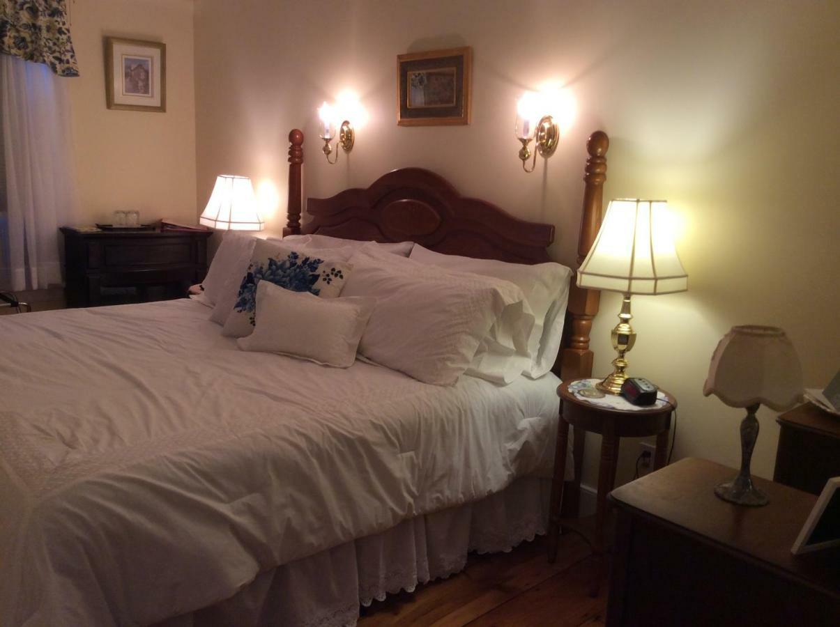 The Red Hook Country Inn, An "Old Rhinebeck" Bed & Breakfast Eksteriør bilde