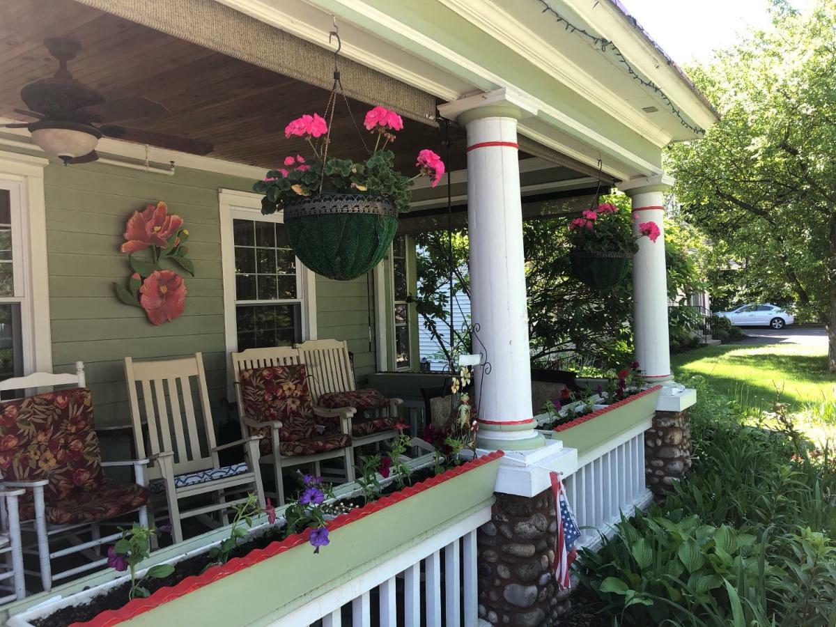 The Red Hook Country Inn, An "Old Rhinebeck" Bed & Breakfast Eksteriør bilde