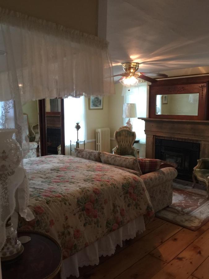 The Red Hook Country Inn, An "Old Rhinebeck" Bed & Breakfast Eksteriør bilde